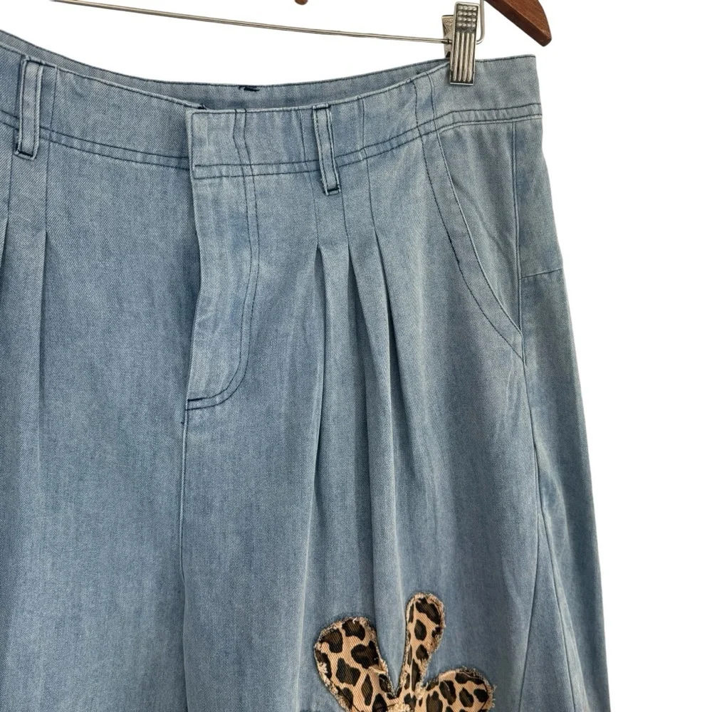 NWT BiBi Light Wash Animal Leopard Cheetah Boho Floral Patch Wide Leg Jeans XL - Picture 4 of 10